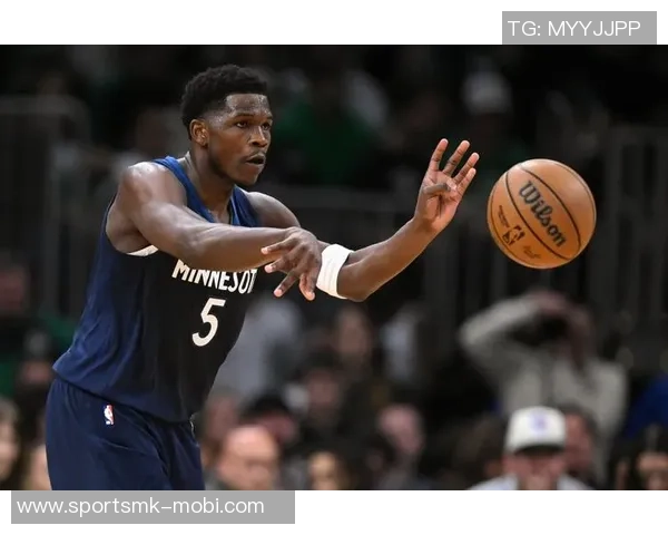 爱德华兹上半场表现惊艳9投7中三分4中5高效砍下23分4助零失误